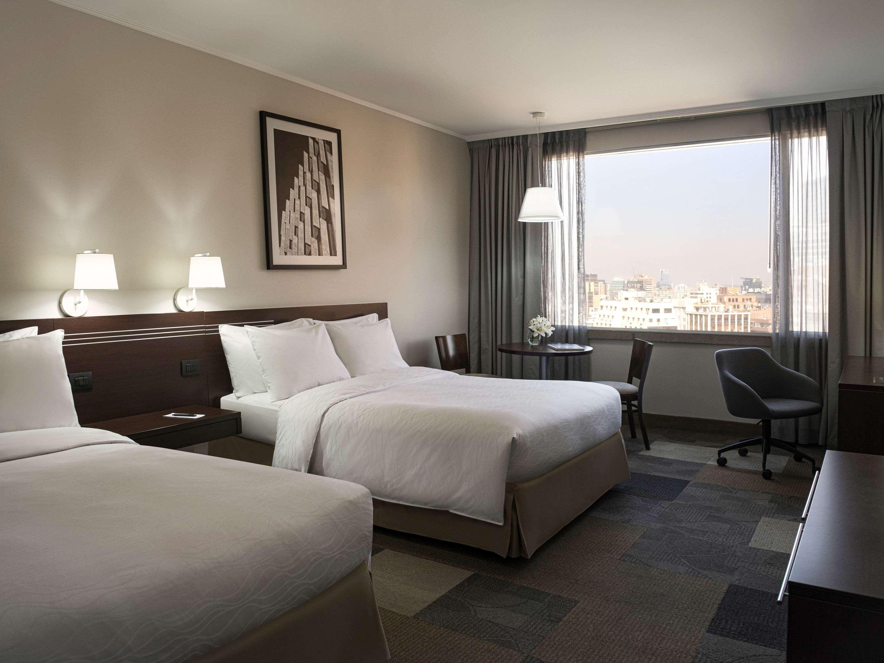 Pullman Santiago El Bosque Hotel Kültér fotó A guest room at the Hilton San Francisco