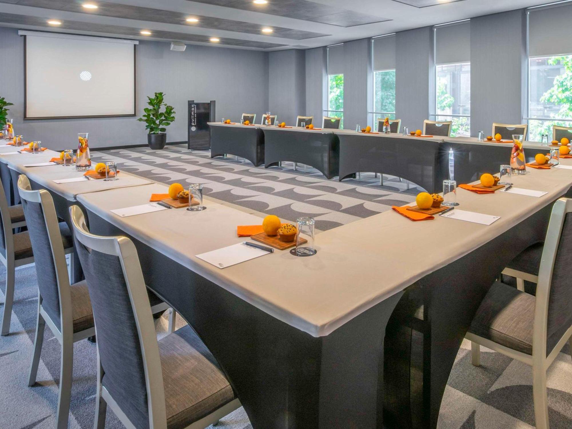 Pullman Santiago El Bosque Hotel Kültér fotó Meeting room