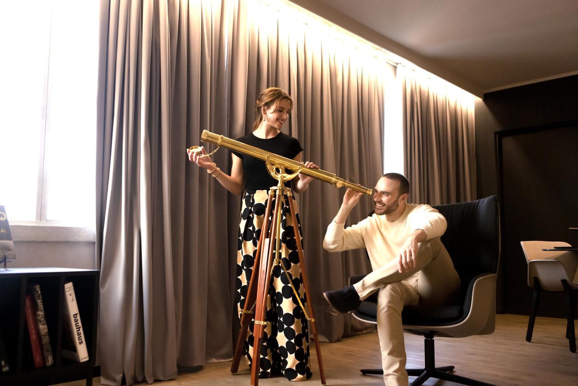 Pullman Santiago El Bosque Hotel Kültér fotó The 2015 winner, the Russian duo Sergey Ivanov and Ekaterina Ivanova, with the 2015 winner's trophy
